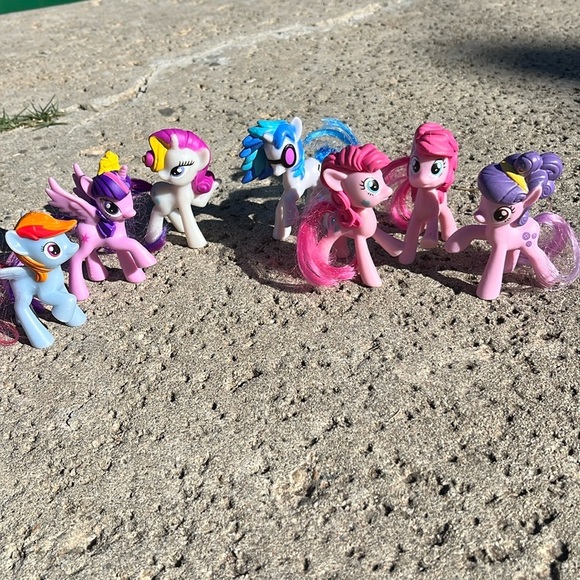 My little ponies pony lot. 7 McDonald’s my little pony toys - Picture 1 of 4